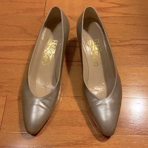 Salvatore Ferragamo Silver leather pumps sz 7.5